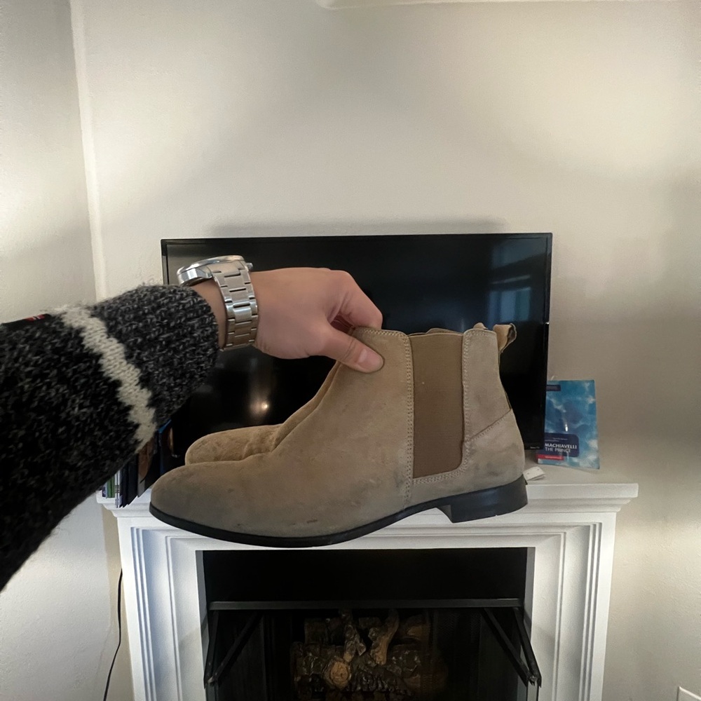 Tan Colored Suede Chelsea Boots Size 41